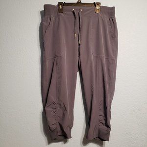 BUNDLE Calvin Klein Capris